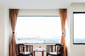 Dobbelt- eller tomannsrom – standard, 1 dobbeltseng eller 2 enkeltsenger | Safe på rommet, skrivebord, blendingsgardiner og lydisolert