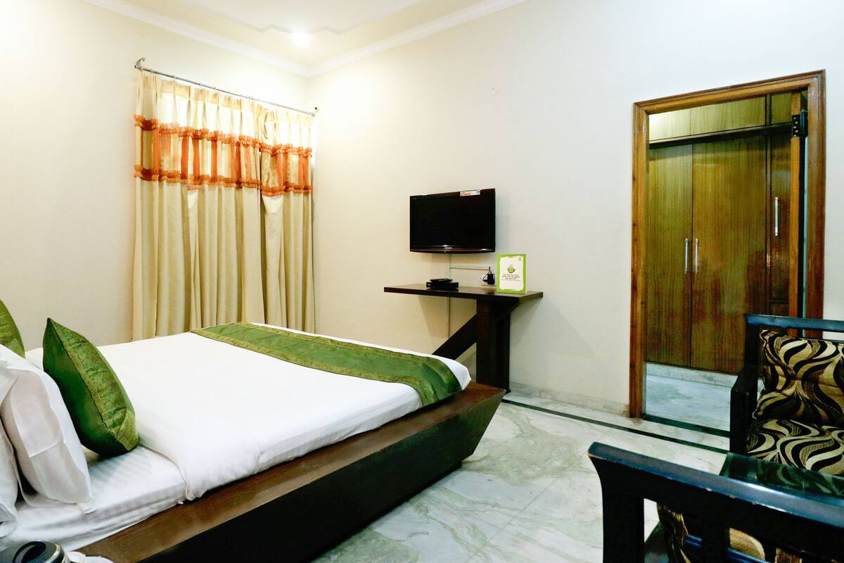 Standaard kamer | Een bureau, een strijkplank/strijkijzer, gratis wifi