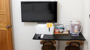 Desk, soundproofing, rollaway beds, free WiFi