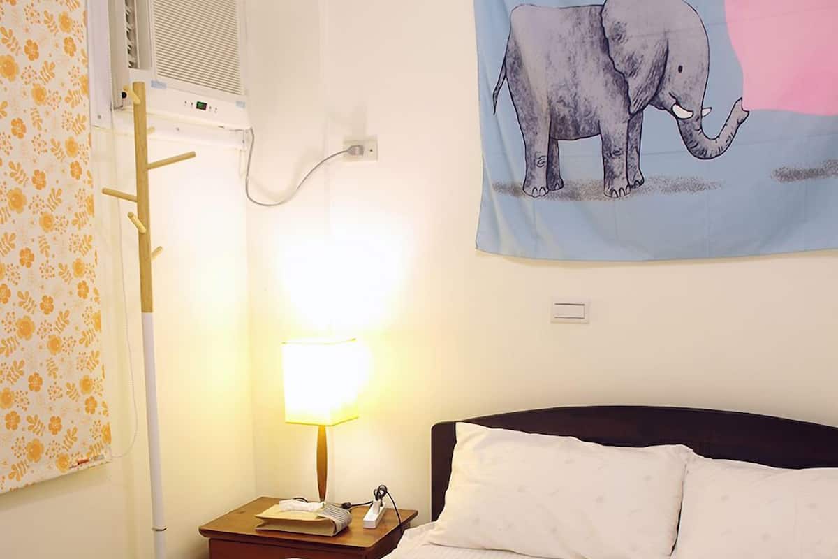 Basic Double Room, Shared Bathroom | Desk, soundproofing, rollaway beds, free WiFi