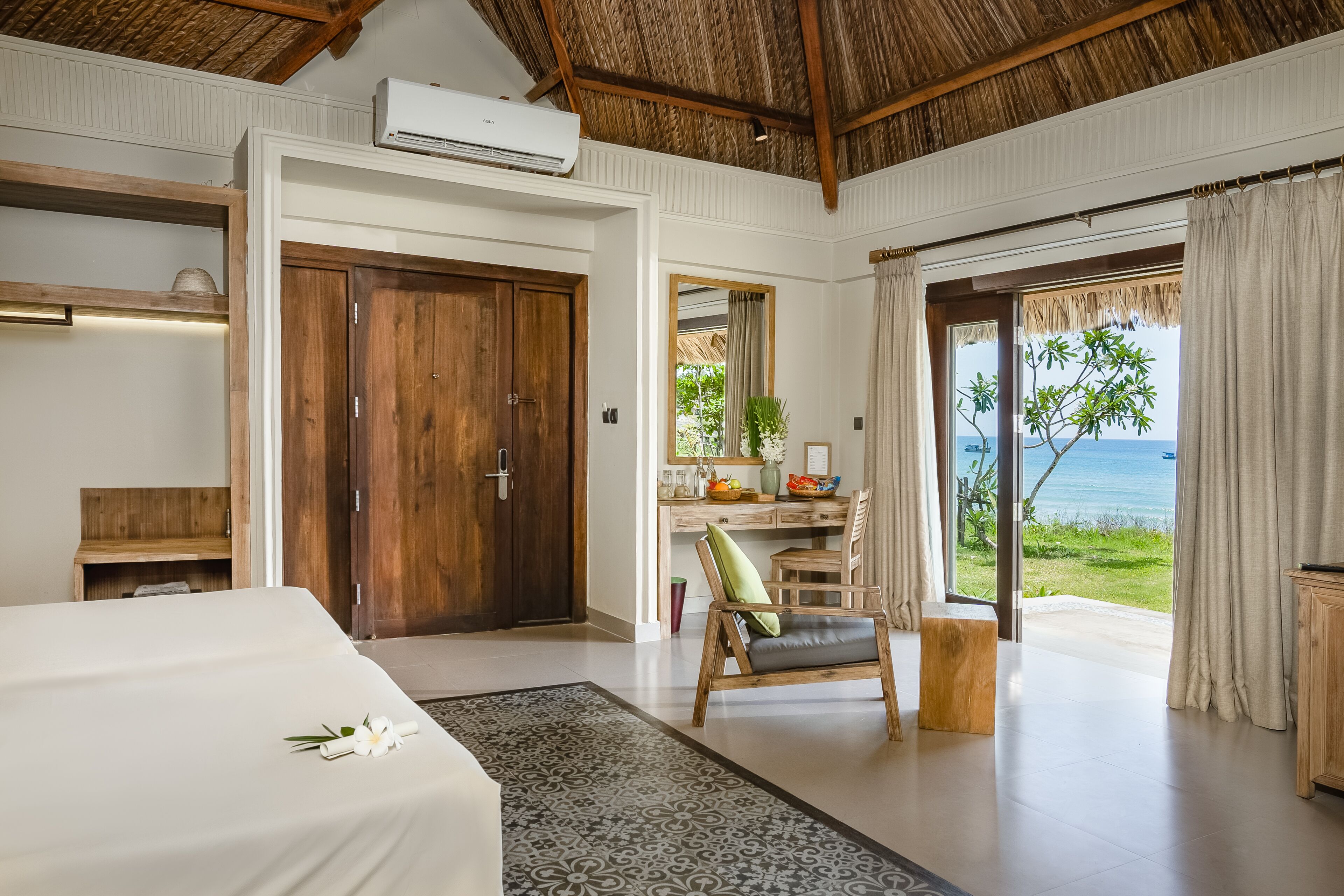 Bangalô luxo, de frente para a praia (Double) | Frigobar, cofres nos quartos, individualmente decorados