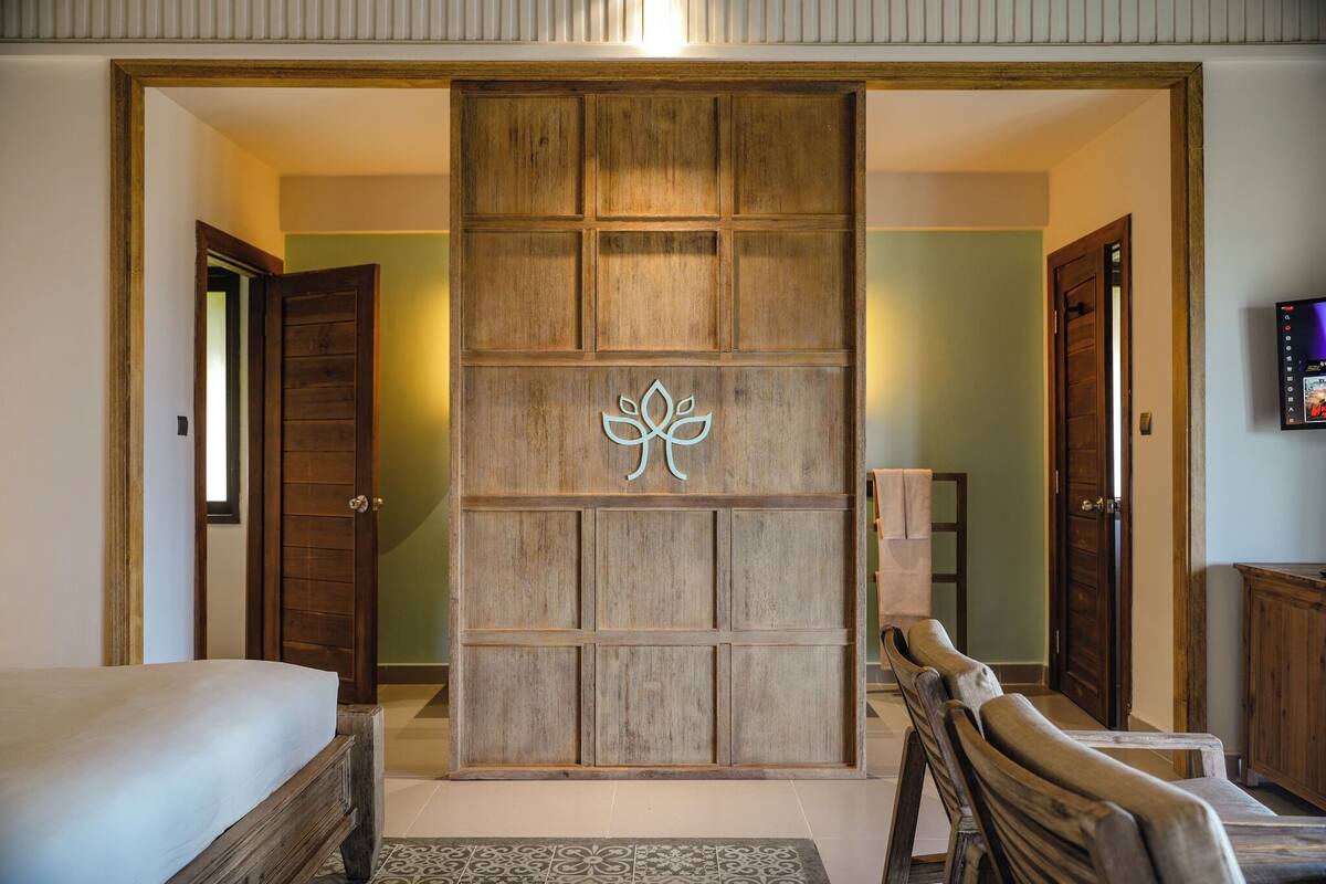 Minibar, coffre-fort, bureau
