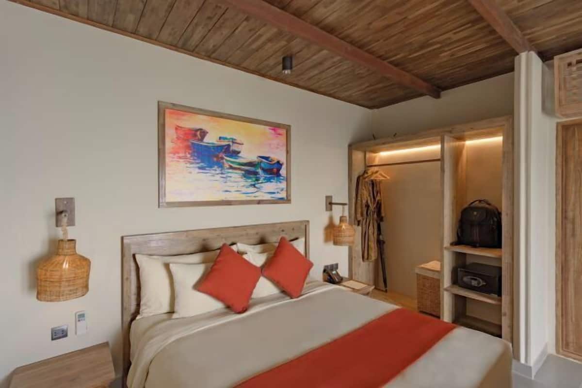 Minibar, coffre-fort, bureau