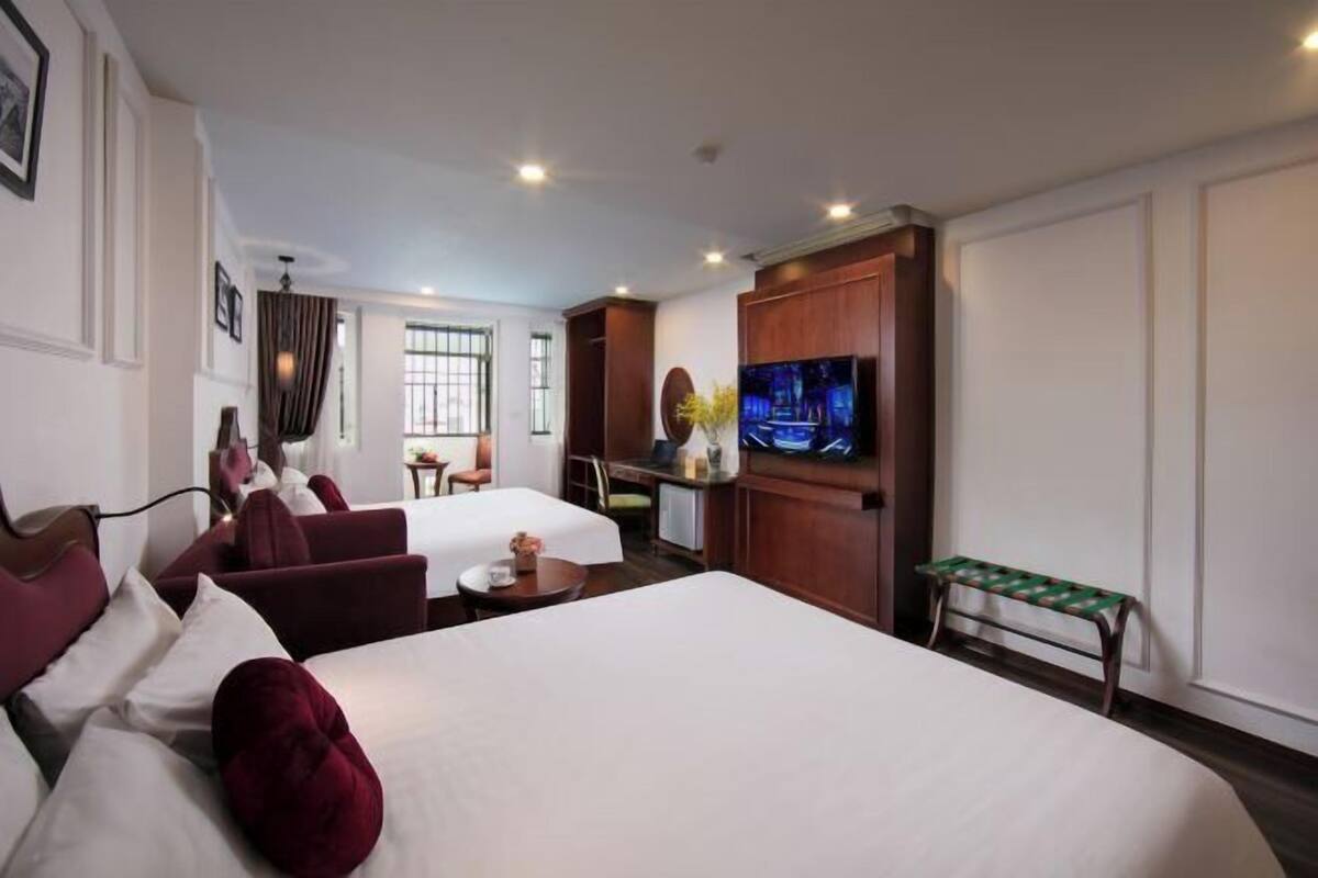 Egyptian cotton sheets, premium bedding, down comforters, minibar