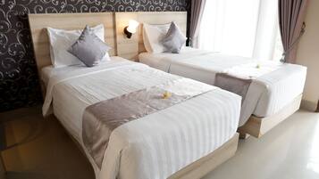 华丽双床房, 2 张单人床, 吸烟房, 泳池景观 | 办公桌、遮光窗帘、隔音、免费 WiFi