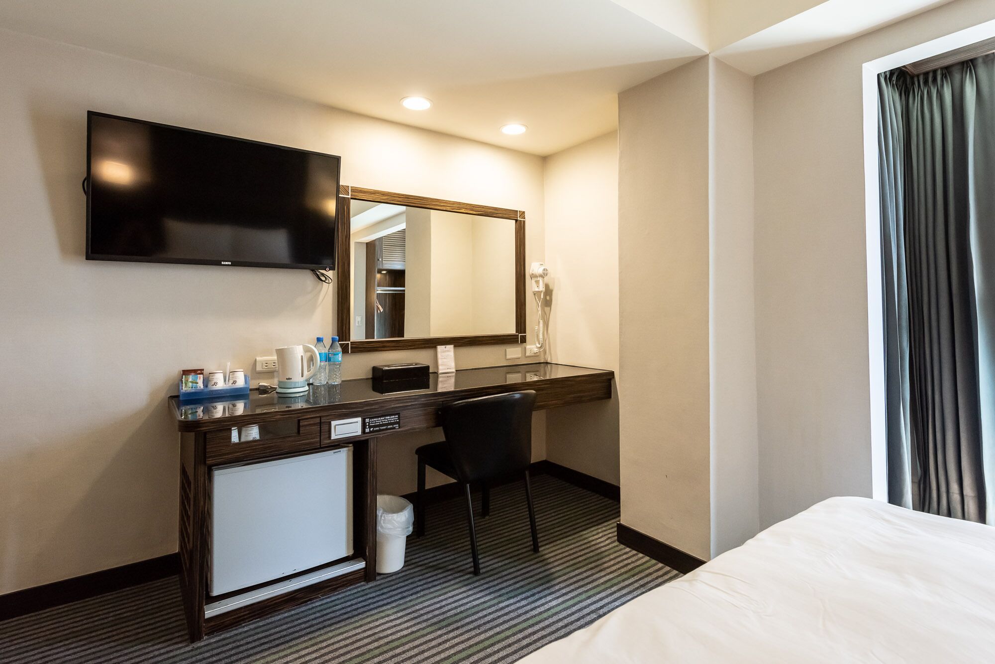 deluxe double room | desk, blackout curtains, iron/ironing board, free wifi