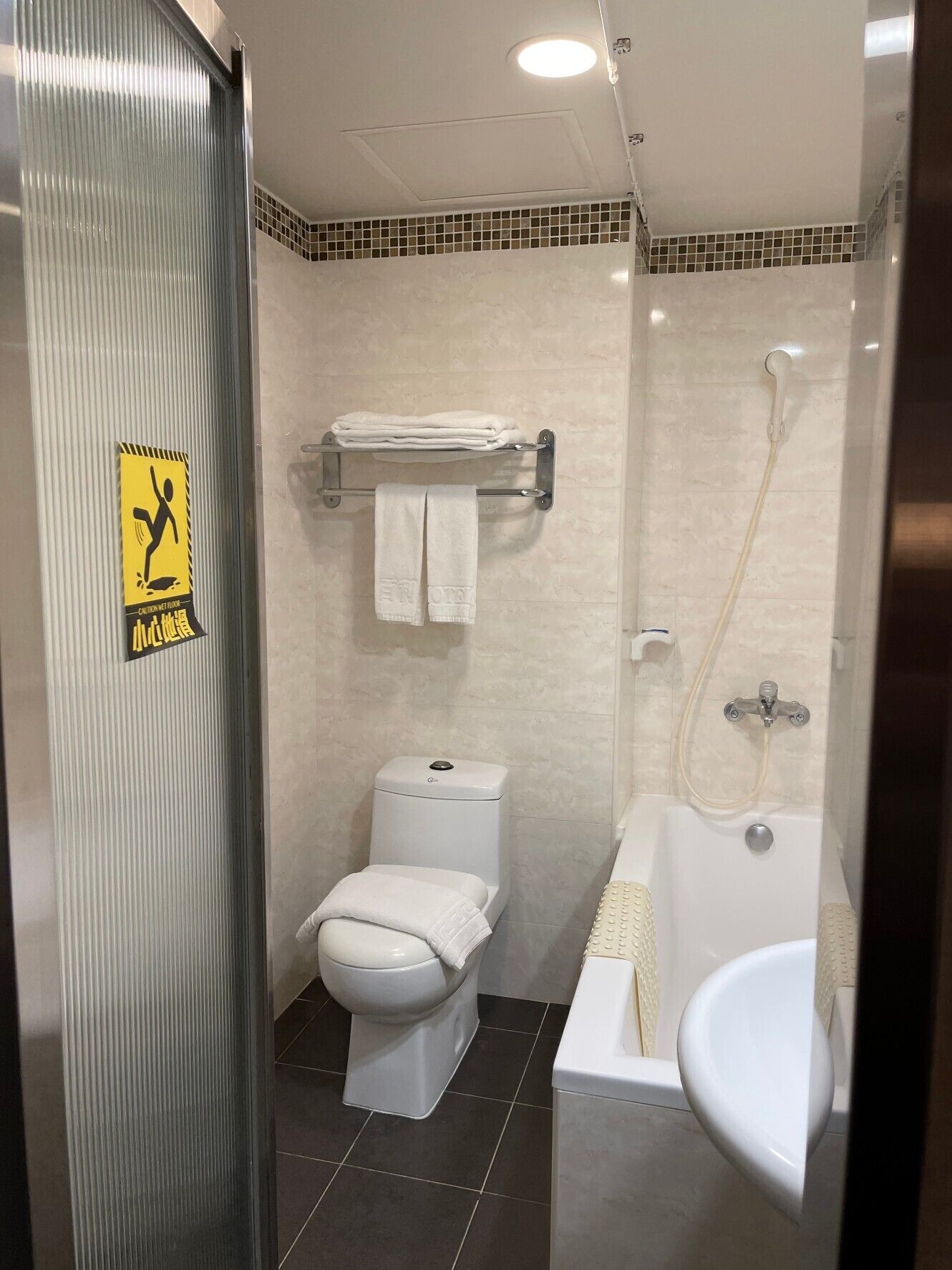 deluxe twin room | bathroom | free toiletries, hair dryer, slippers, towels