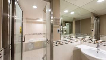 Executive Double Room, Jetted Tub | Bathroom | Free toiletries, hair dryer, slippers, towels