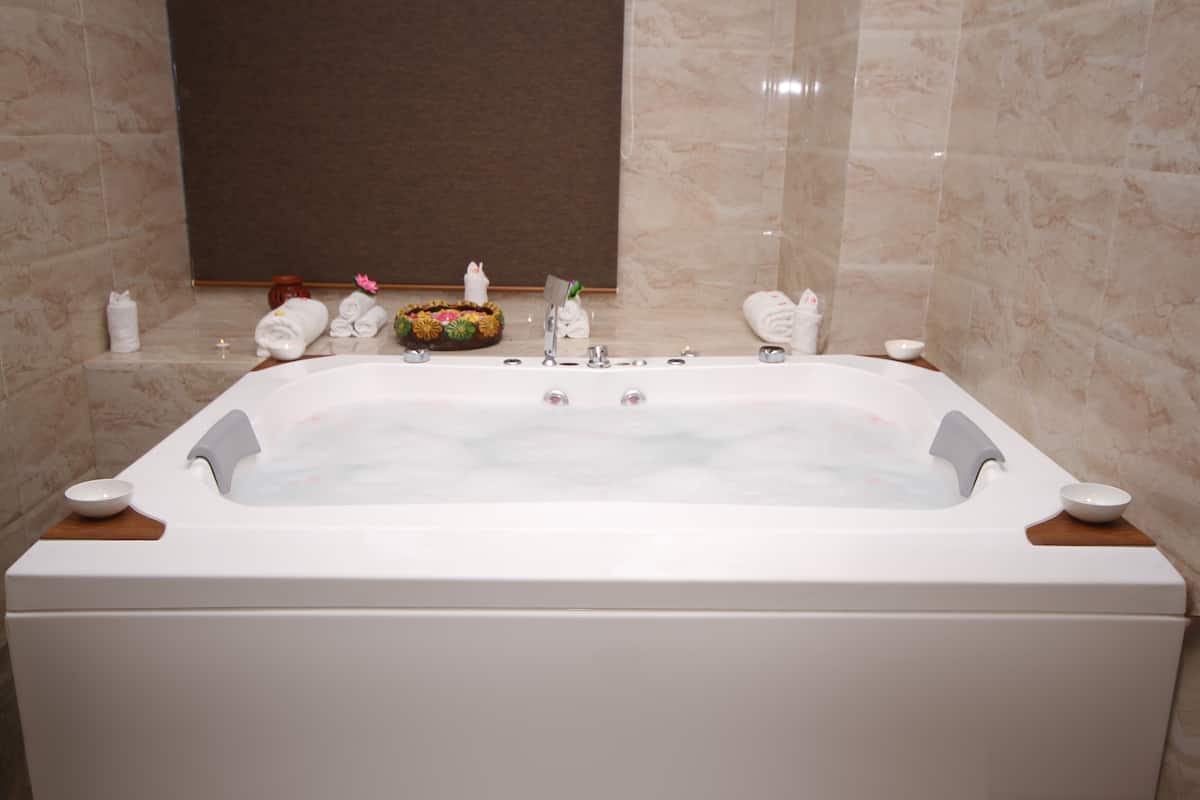 sauna, hot tub, steam room, hot springs/mineral springs