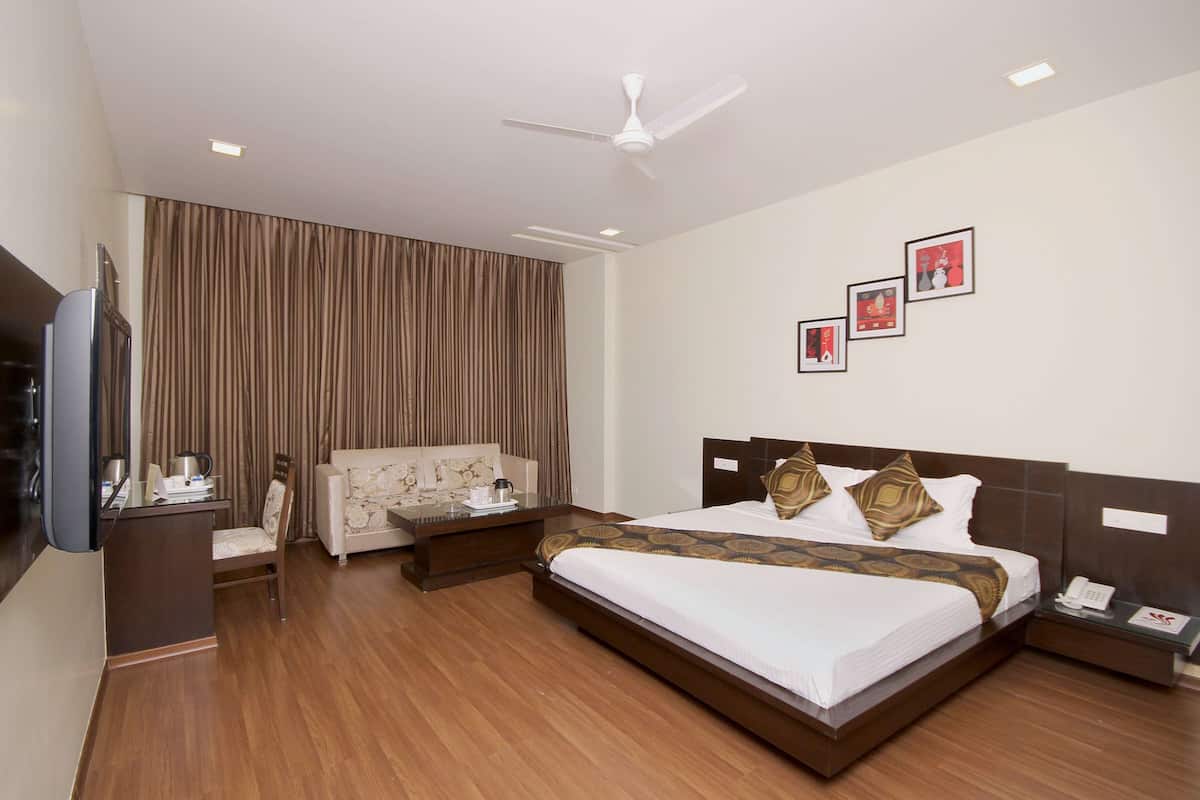 Superior Room, 1 King Bed, Non Smoking | Egyptian cotton sheets, premium bedding, down duvets, memory-foam beds