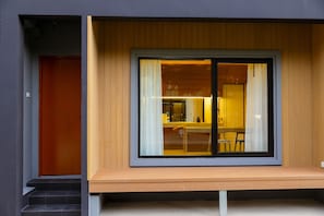 Habitación familiar (5 people) | Ćrea de sala de estar | Televisión de pantalla plana