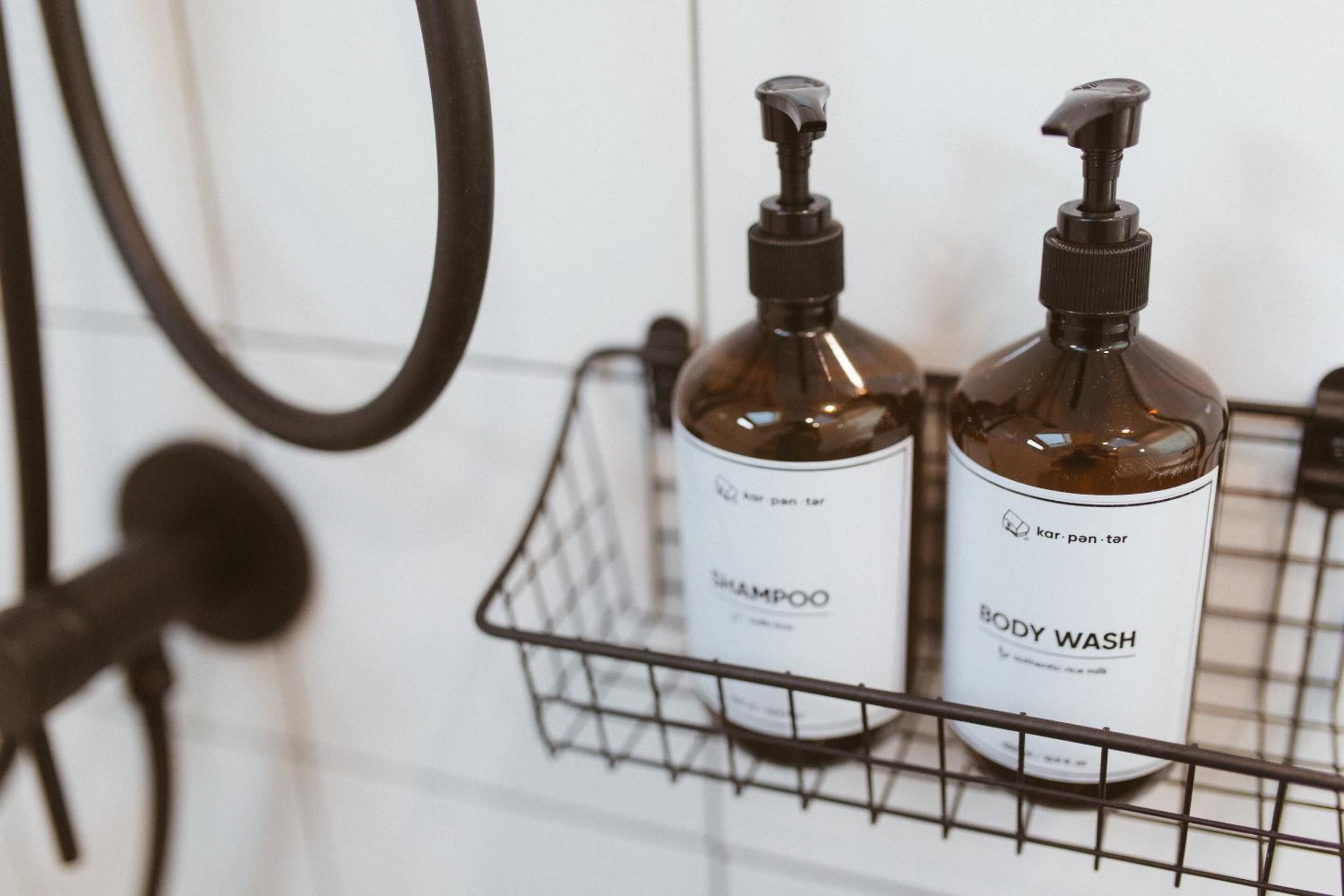 shower, rainfall showerhead, free toiletries, hair dryer