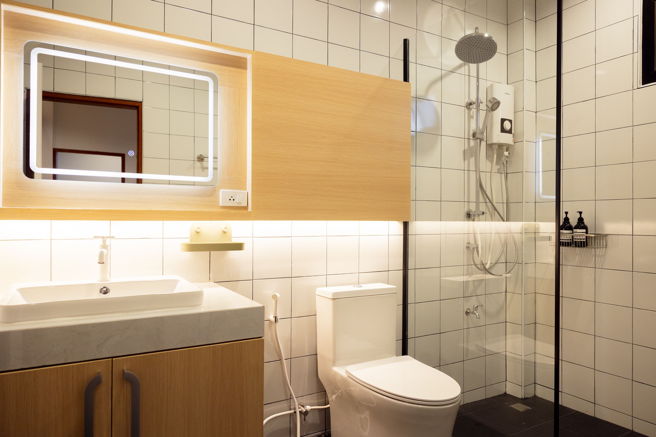 shower, rainfall showerhead, free toiletries, hair dryer