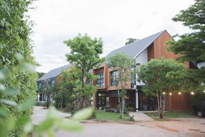 Exterior - Karpenter Lampang (Lampang)
