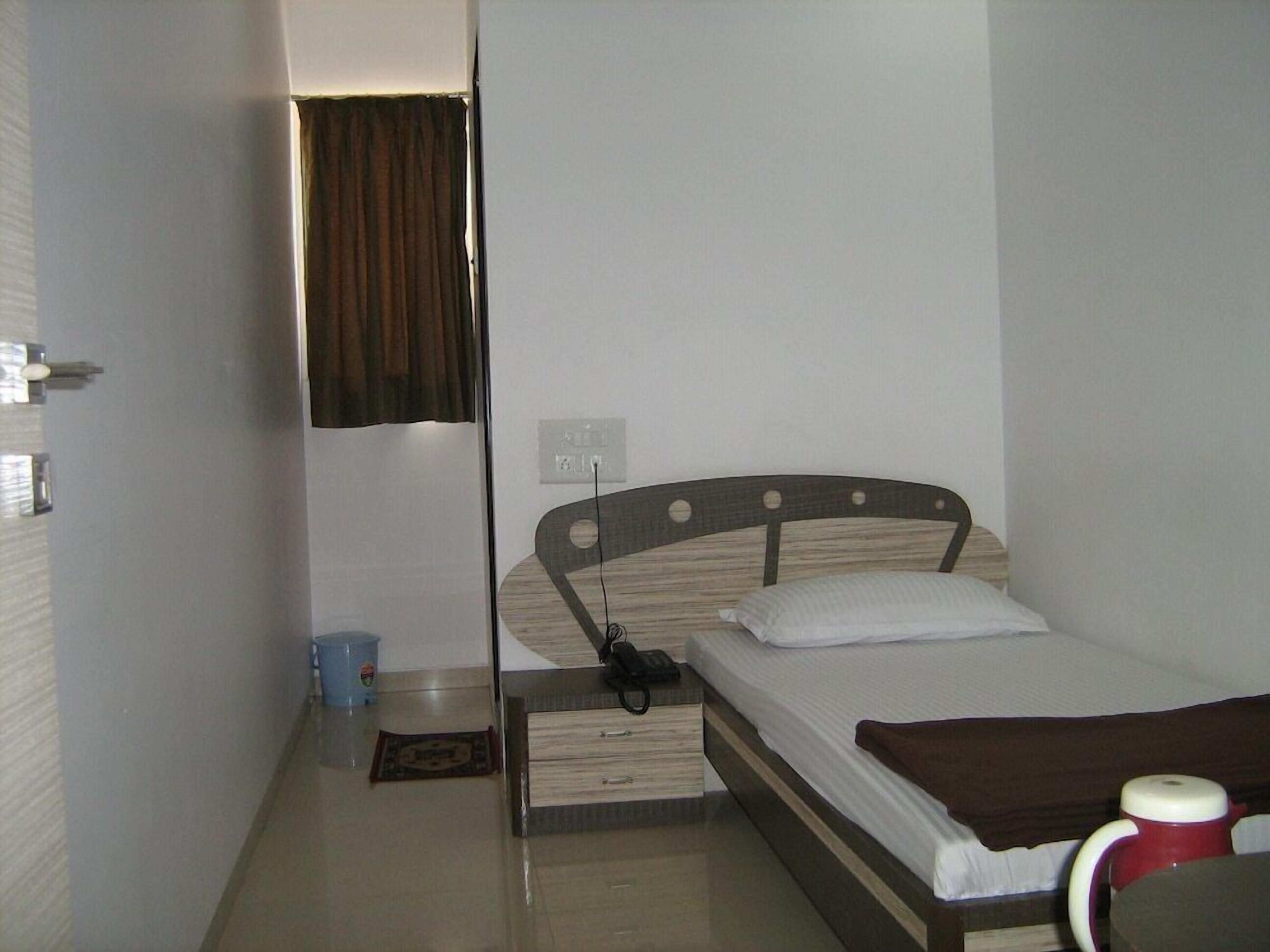 Soundproofing, iron/ironing board, free WiFi