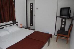Soundproofing, iron/ironing board, free WiFi - Hotel Apex (Navi Mumbai)