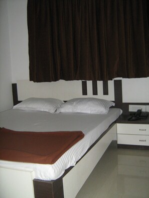 Sistema de insonorización, tabla de planchar con plancha y wifi gratis 