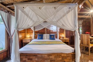 2 habitaciones, caja de seguridad en la habitación y escritorio 