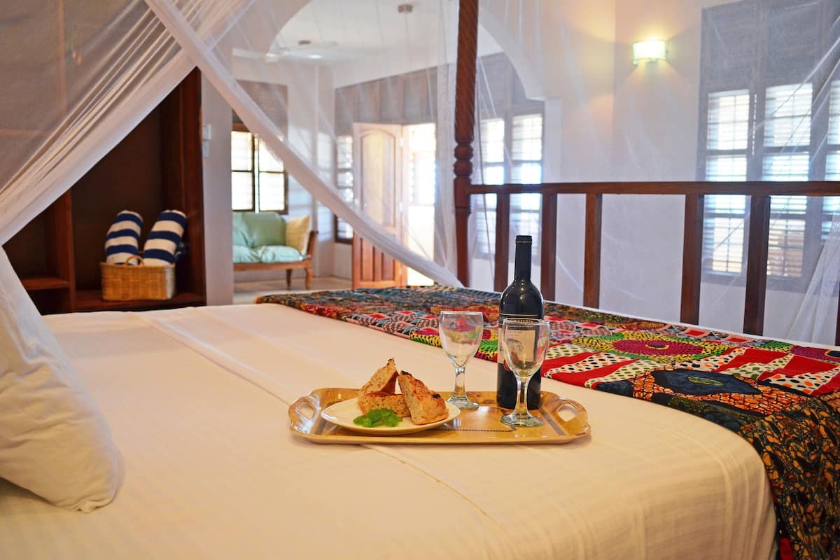 Family Studio Suite, Beachfront | Room service - dining