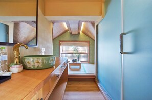 隱山 | 高級寢具、羽絨被、書桌、遮光布/窗簾