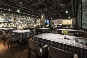 Daily buffet breakfast (CNY 38 per person) - Guilin Plaza Hotel (Guilin)