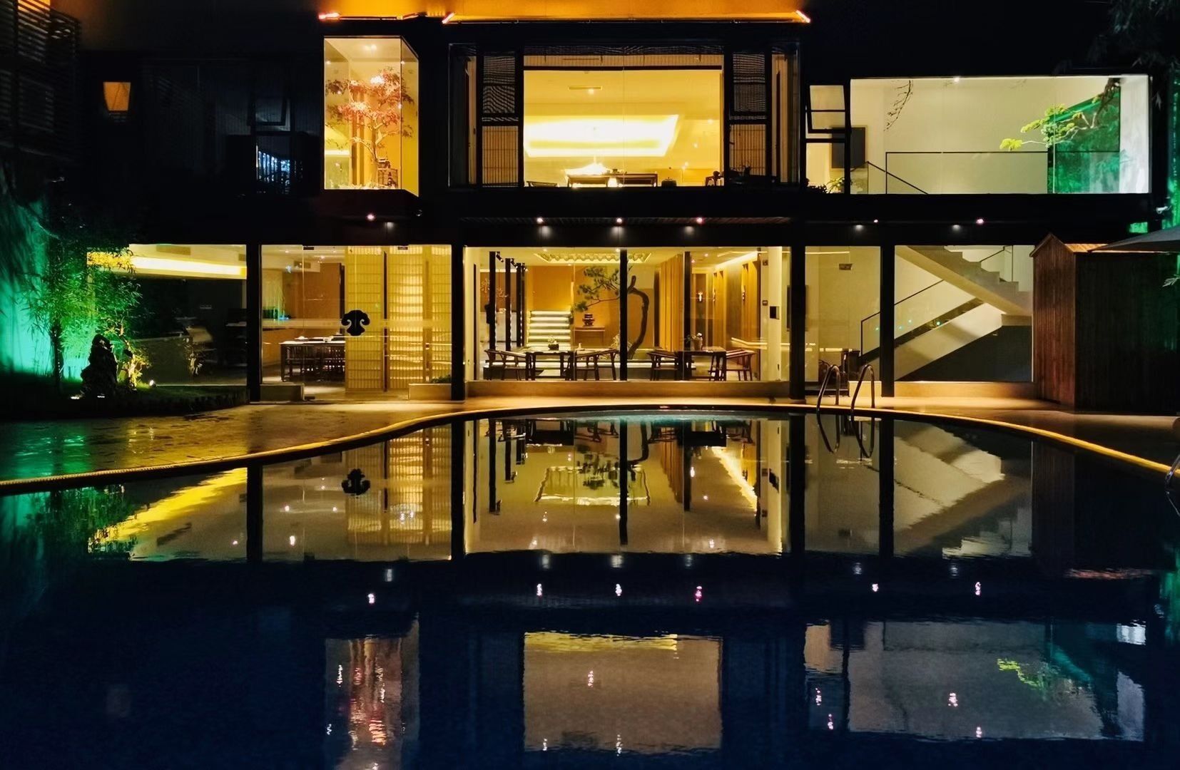 Outdoor pool, pool loungers