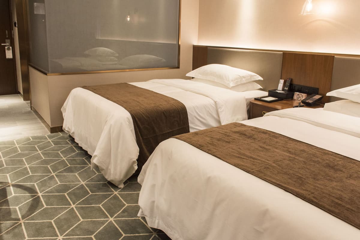 1 kamar tidur, meja kerja, dan ruang kerja ramah laptop