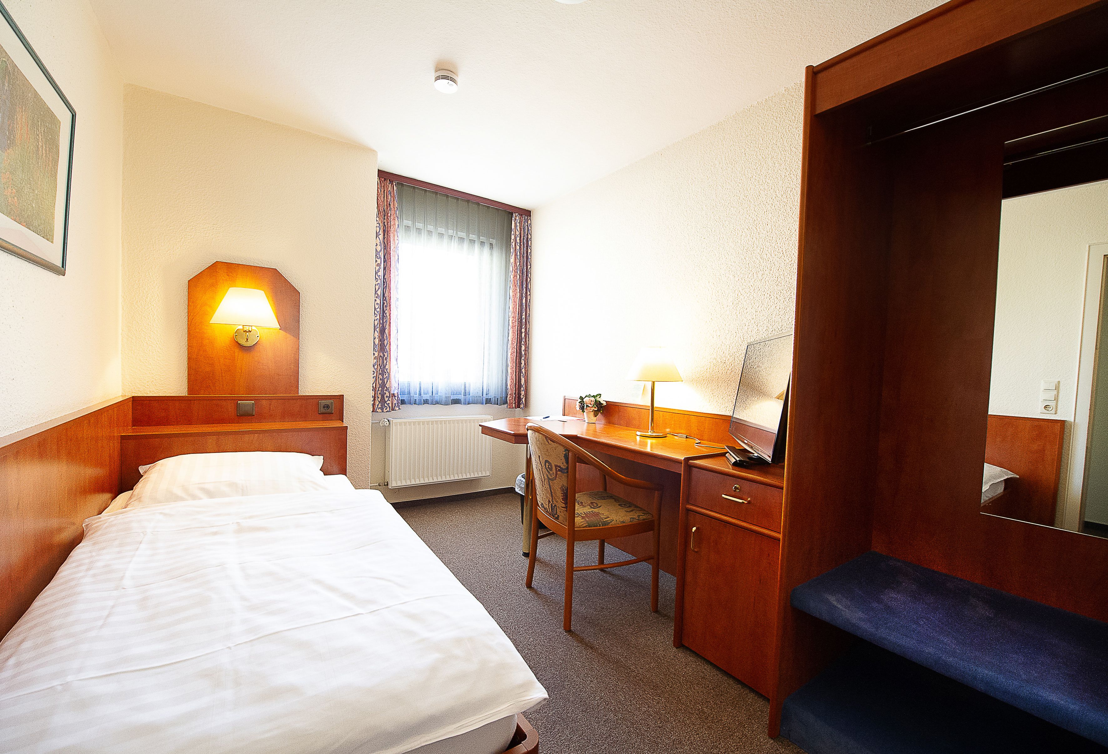 business single room | hypo-allergenic bedding, down duvets, desk, laptop workspace