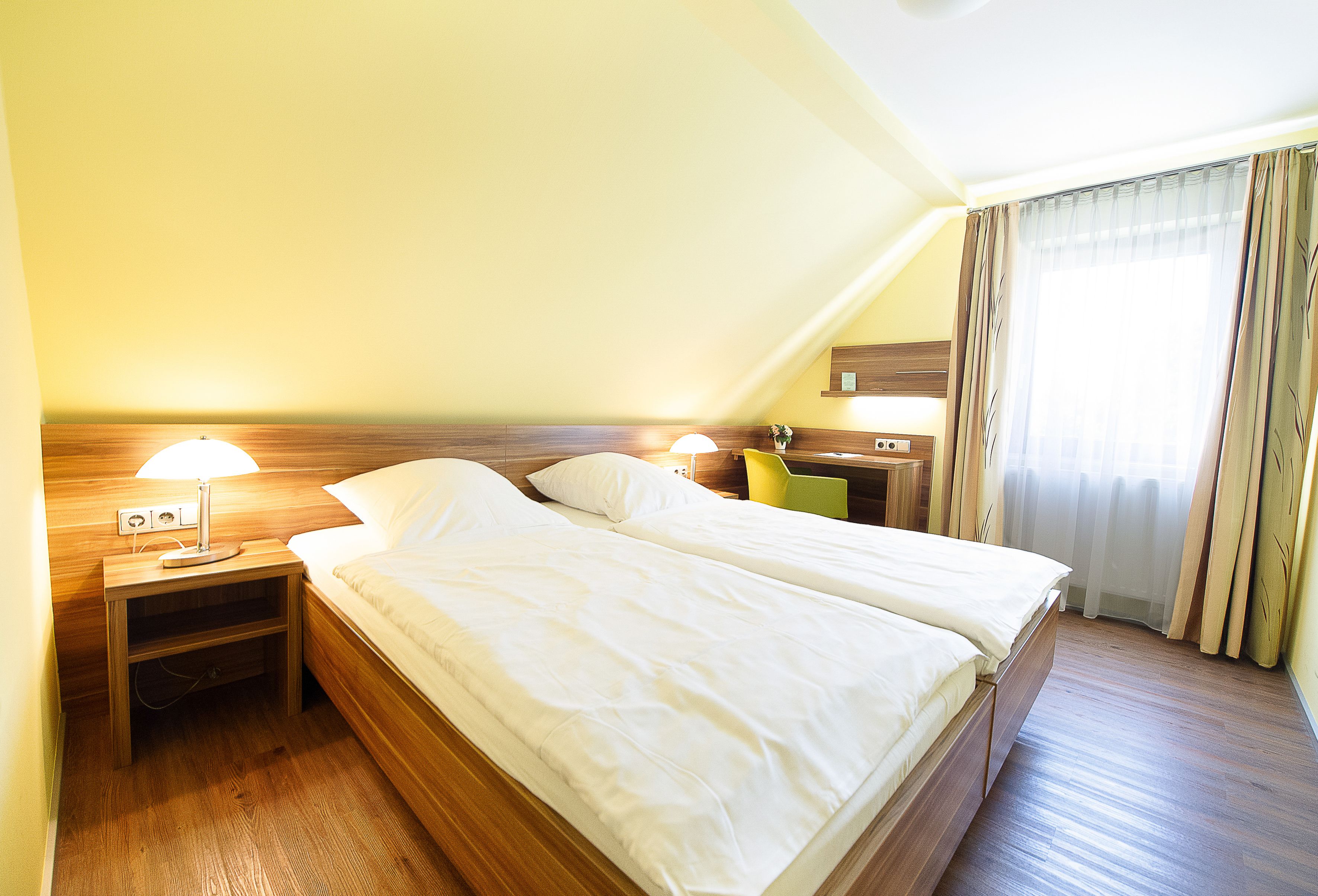 business double room | hypo-allergenic bedding, down duvets, desk, laptop workspace