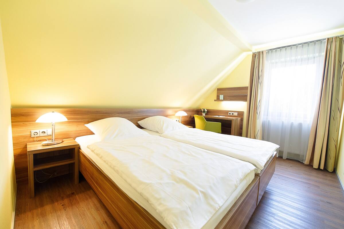 business double room | hypo-allergenic bedding, down duvets, desk, laptop workspace