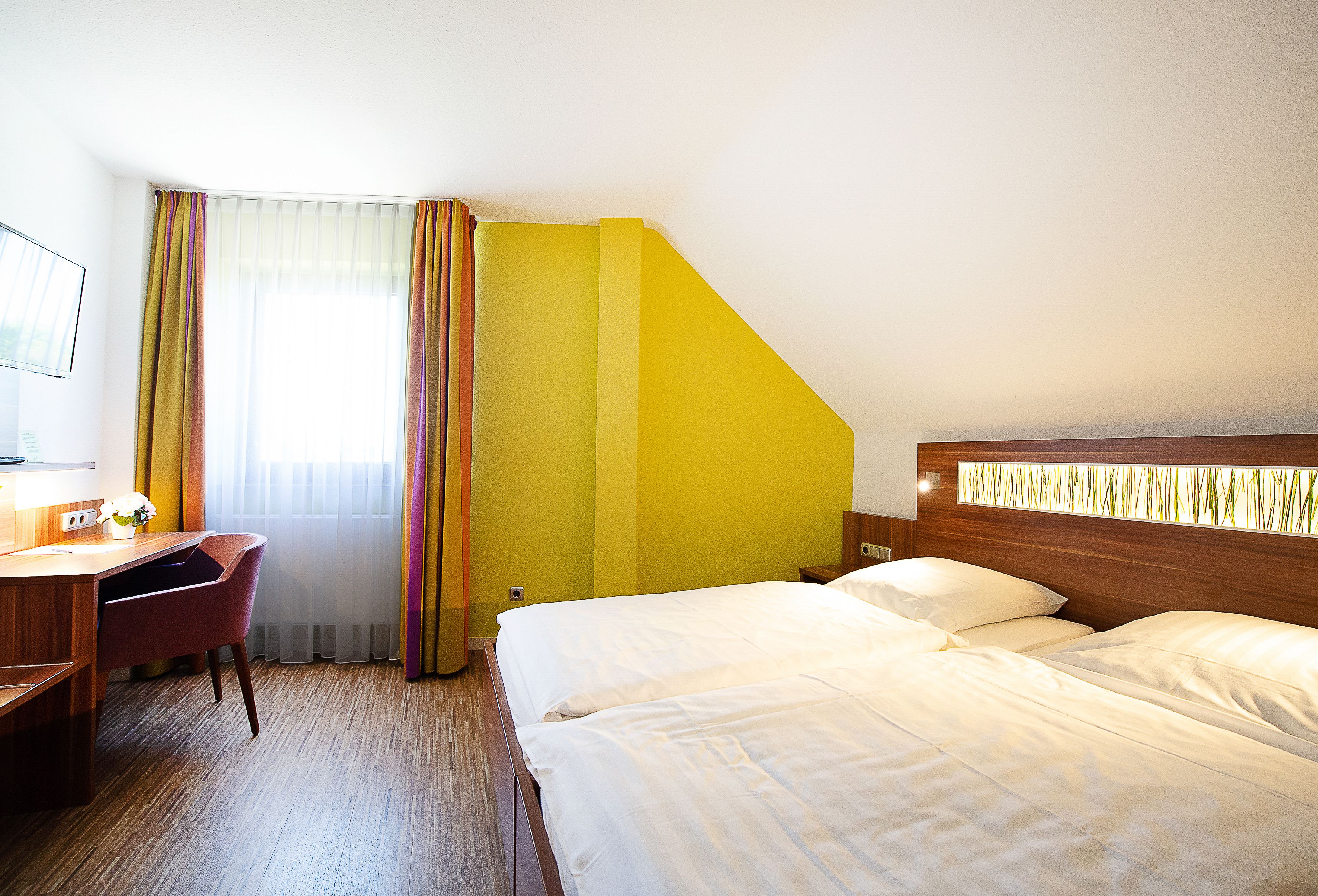 Business Double Room | Hypo-allergenic bedding, down comforters, desk, laptop workspace