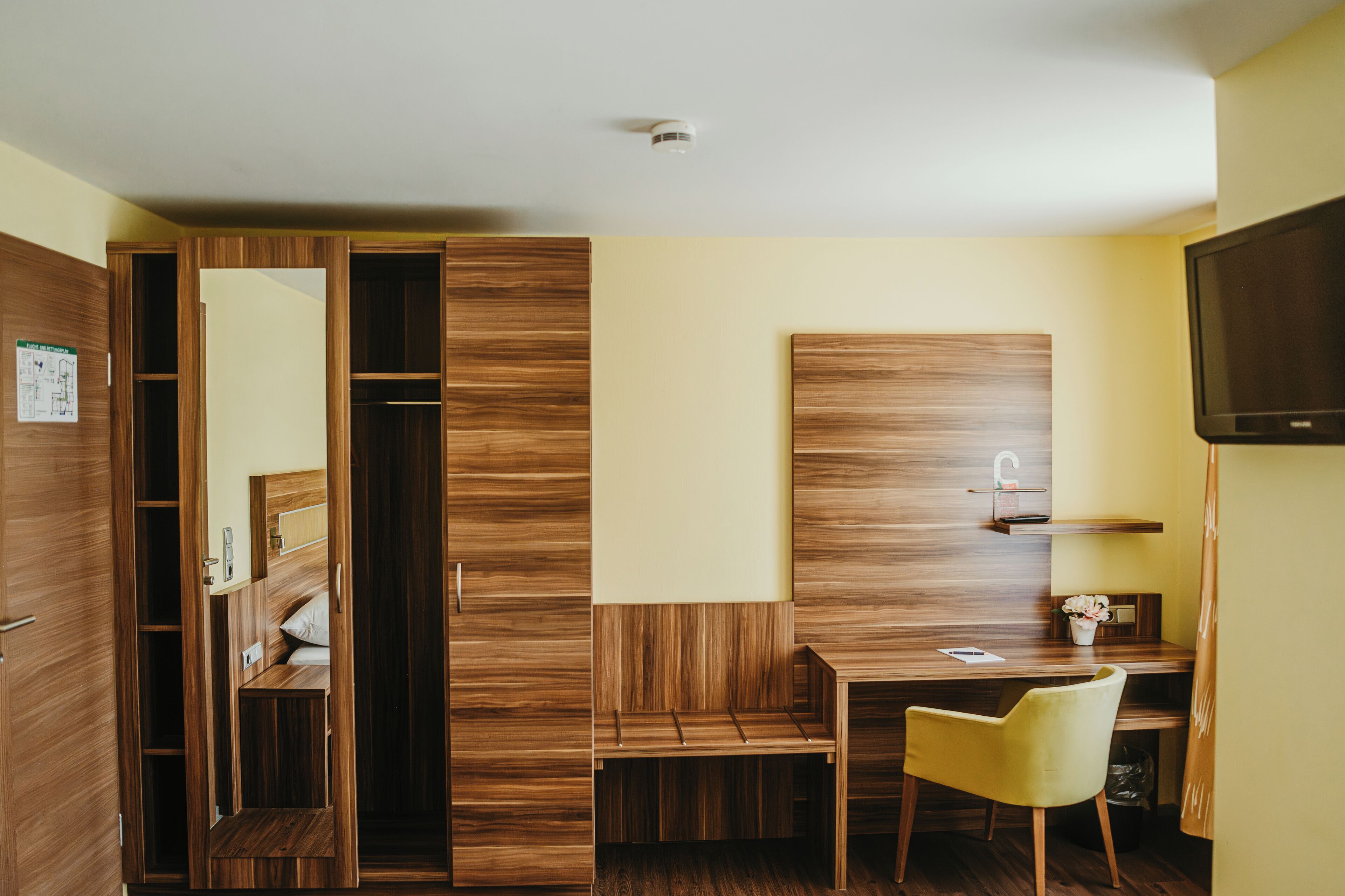 business triple room | hypo-allergenic bedding, down duvets, desk, laptop workspace