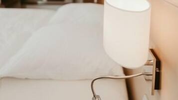 Business Quadruple Room, 1 King Bed with Sofa bed, Non Smoking | Hypo-allergenic bedding, down duvets, desk, laptop workspace