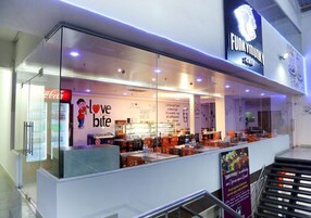 2 restaurantes, cocina internacional