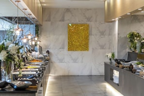 TĂ€gliches FrĂŒhstĂŒcksbuffet (15000 KRW pro Person)