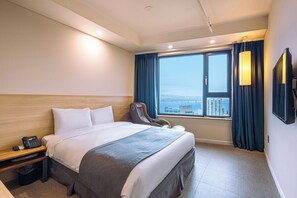 Business Double Room, River View | Premium bedding, down comforters, in-room safe, individually decorated - JK Blossom Hotel (Seoul)
