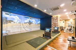 Indoor golf driving range