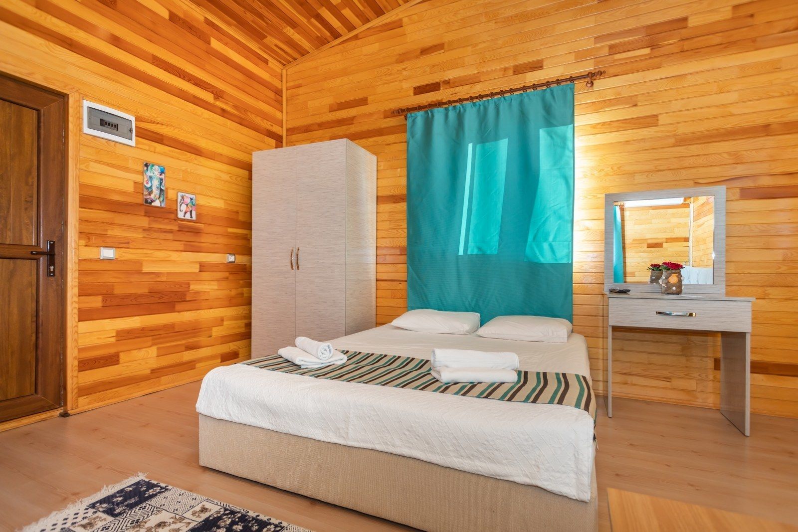 deluxe suite | soundproofing, iron/ironing board, free wifi, bed sheets