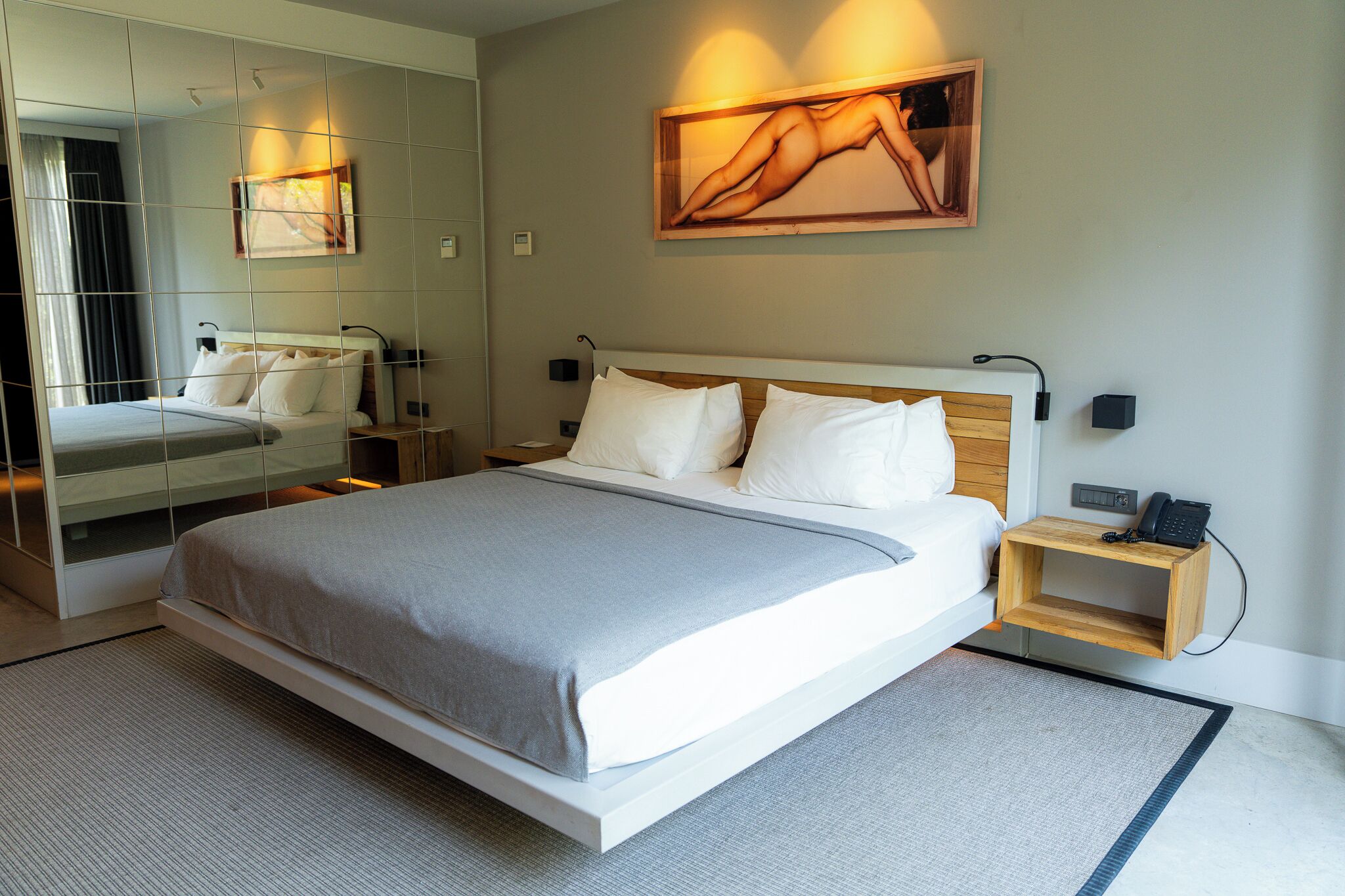 Secret Garden Suite | Sengetøy av topp kvalitet, minibar, safe på rommet og skrivebord