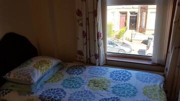 4 Bedroom Self Catering Townhouse | 1 bedroom, blackout curtains, iron/ironing board, free WiFi