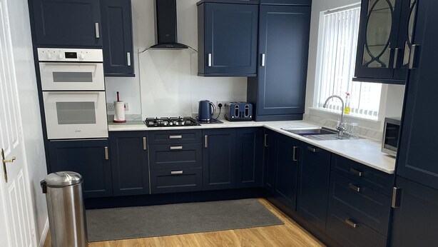 Belfast city 3 bedroom townhouse | Private kitchen - Belfastbreaks - Modern 4 Bedroom Townhouse in South Belfast (Belfast)
