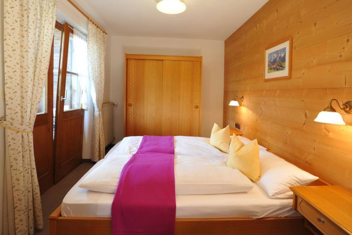 Apartamento superior | Escrivaninha, ferros/tábuas de passar roupa, Wi-Fi de cortesia