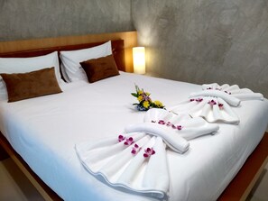Standard-Doppelzimmer, 1 Queen-Bett, Bergblick | Zimmersafe, Schreibtisch, Verdunkelungsvorhänge, kostenloses WLAN