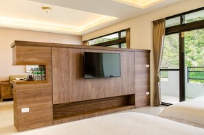 Deluxe Family Room | Desk, blackout drapes, free WiFi - Hola sea view B&B (Shoufeng)