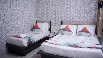 Habitació familiar, diversos llits | Caixa forta a l'habitació, escriptori i habitacions insonoritzades