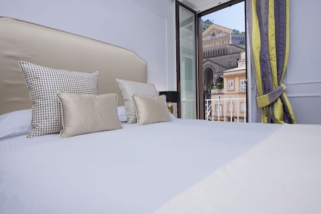 Ropa de cama de alta calidad y minibar