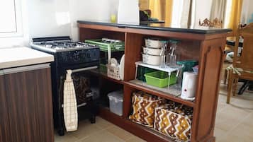 Six-Bedroom House | Private kitchen | Stovetop, cookware/dishes/utensils