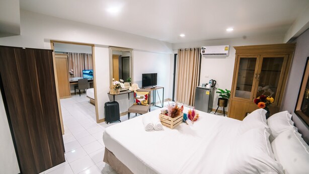Family Room | Minibar (free items), WiFi (free), bed sheets - Platinum Villa (Bangkok)