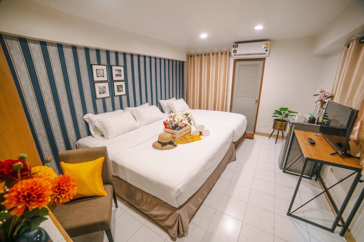 Standard Triple Room | Minibar (free items), WiFi (free), bed sheets
