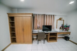 Habitación cuádruple estándar | Televisión